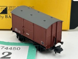 Graham Farish N 377-986 12 Ton Eastern Ventilated Fruit Van E222334 in BR Bauxite (Late)