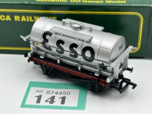 Replica Railways OO 13802 12T Tank Wagon - 'Esso' 3060 in silver