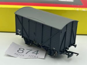 Hornby OO R6272 12 Ton ventilated van in GWR livery 114497 boxed