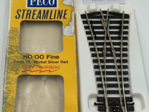 Peco OO SL-E197 Code 75 Small Radius Y Point Electrofrog