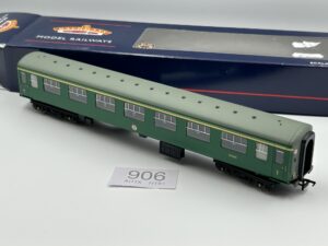 Bachmann OO 39-333 BR Mk2S FK corridor 1st S13389 in BR (SR) green