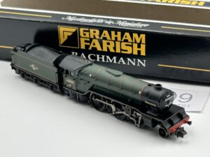Graham Farish 372-600 Class V2 2-6-2 60800 "Green Arrow" & tender in BR green with late crest