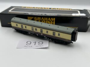 Graham Farish 374-029A BR MK1 BG Full Brake Coach W81216 in BR Chocolate & Cream Livery with Roundel