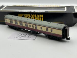 Graham Farish 374-175 MK1 BSK brake second corridor in BR crimson & cream - E34226
