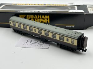 Graham Farish 374-052A Mk1 SK second corridor in BR chocolate & cream - W25051
