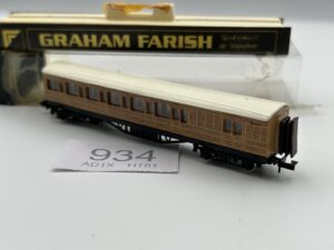 Graham Farish LNER Brake composite coach