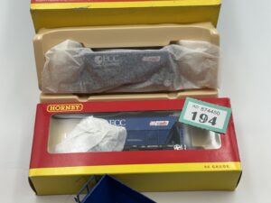 Hornby R6332A Procor "ECC Quarries" hopper wagons - Pack of 3