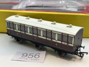 Hornby R40120A 6 wheel 3rd 4671 in LNWR livery - with working lights