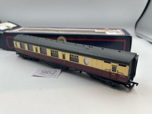 Bachmann Branchline 34-425 Thompson 63ft brake composite coach E1143E in BR crimson & cream