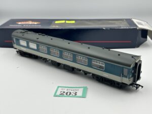 Bachmann 39-281 BR Mk1 FK Pullman Kitchen 1st coach in BR blue & grey E315E - with lighting